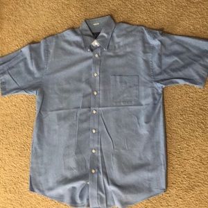 Mens XLT Van Heusen blue short sleeve button-down shirt.